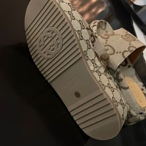 Brand new Gucci slides size 35